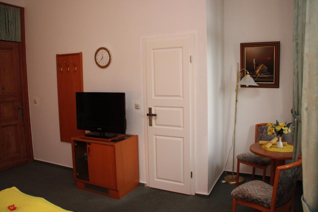 Hotel Haus Alexander à Heringsdorf  Chambre photo