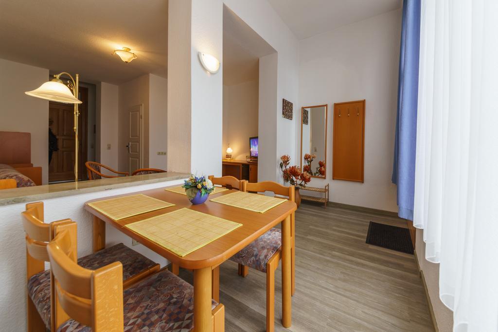 Hotel Haus Alexander à Heringsdorf  Extérieur photo